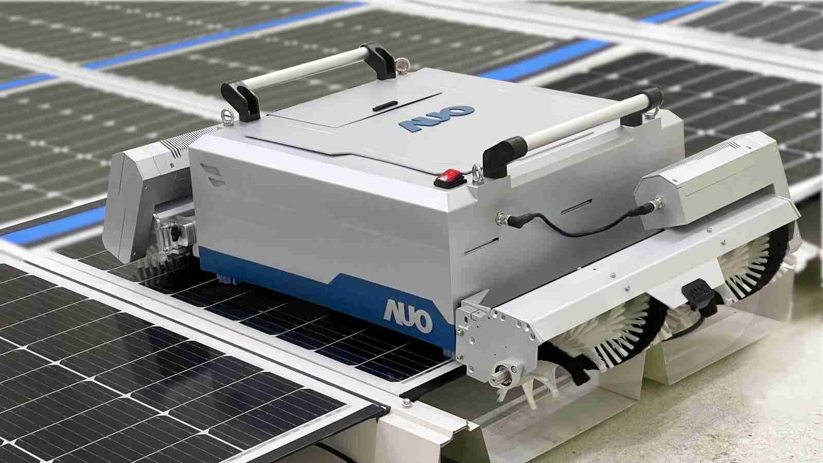 龙门国际致力EPC场域技术升级，，，导入清洁机器人搭配传感器与AI数据分析，，，，大幅减少维运成本