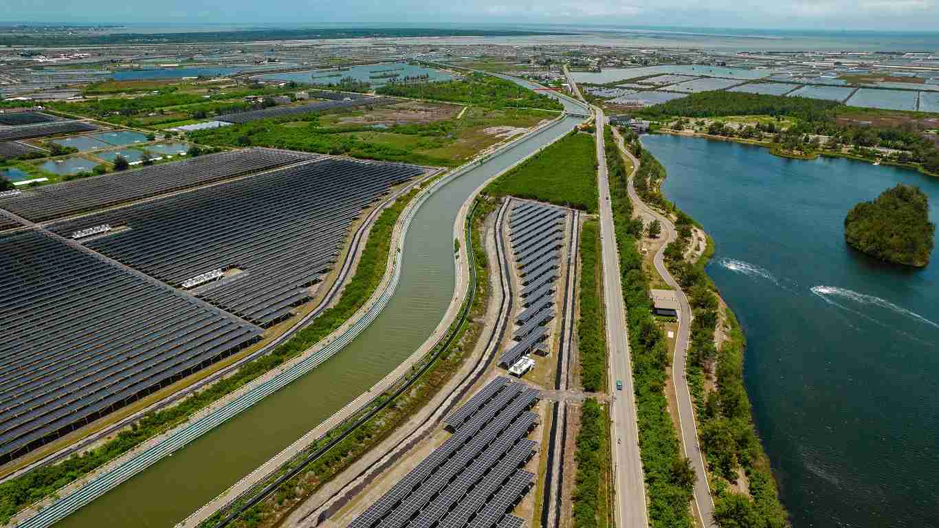 龙门国际能源事业提供智慧能源管理、、、、太阳能监控管理、、全方位电厂建置及运维解决方案，，，并拥有管理超过6000案场的经验